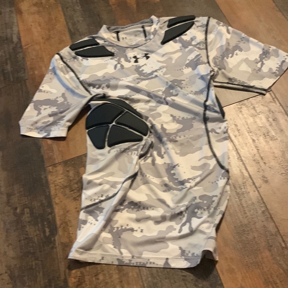 Under Armour Other - Boys small under armor compression shirt